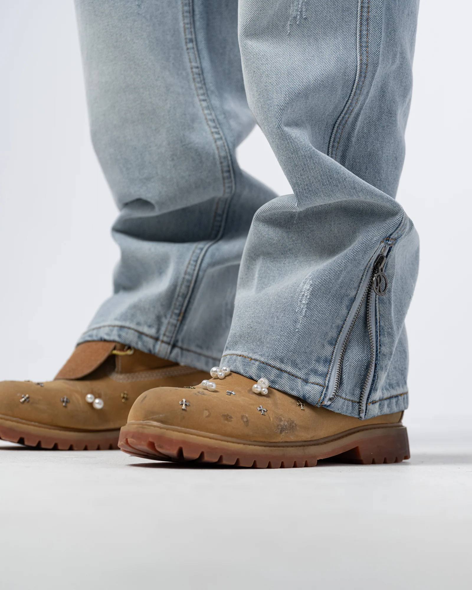 FLARE FIT ZIPPED JEANS [BLUE]
