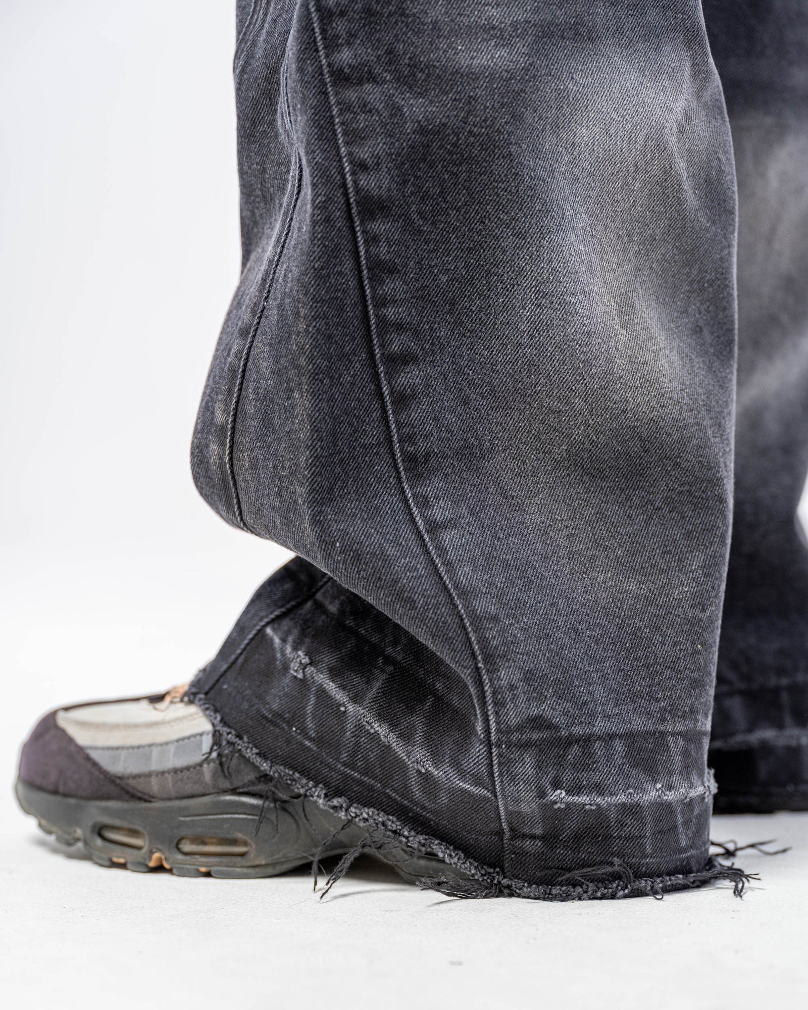 BAGGY FLARE JEANS [BLACK]