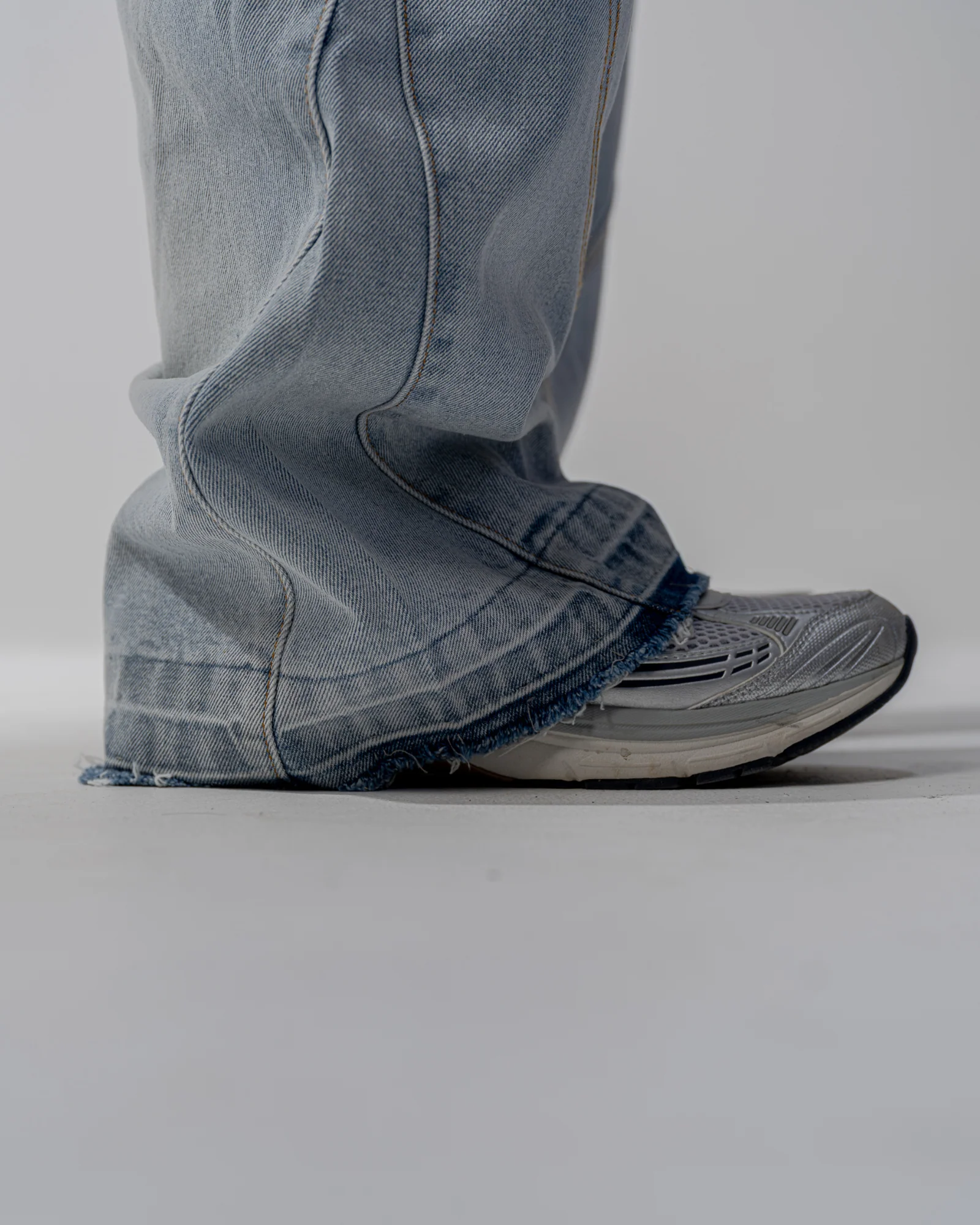 BAGGY FLARE JEANS [BLUE]