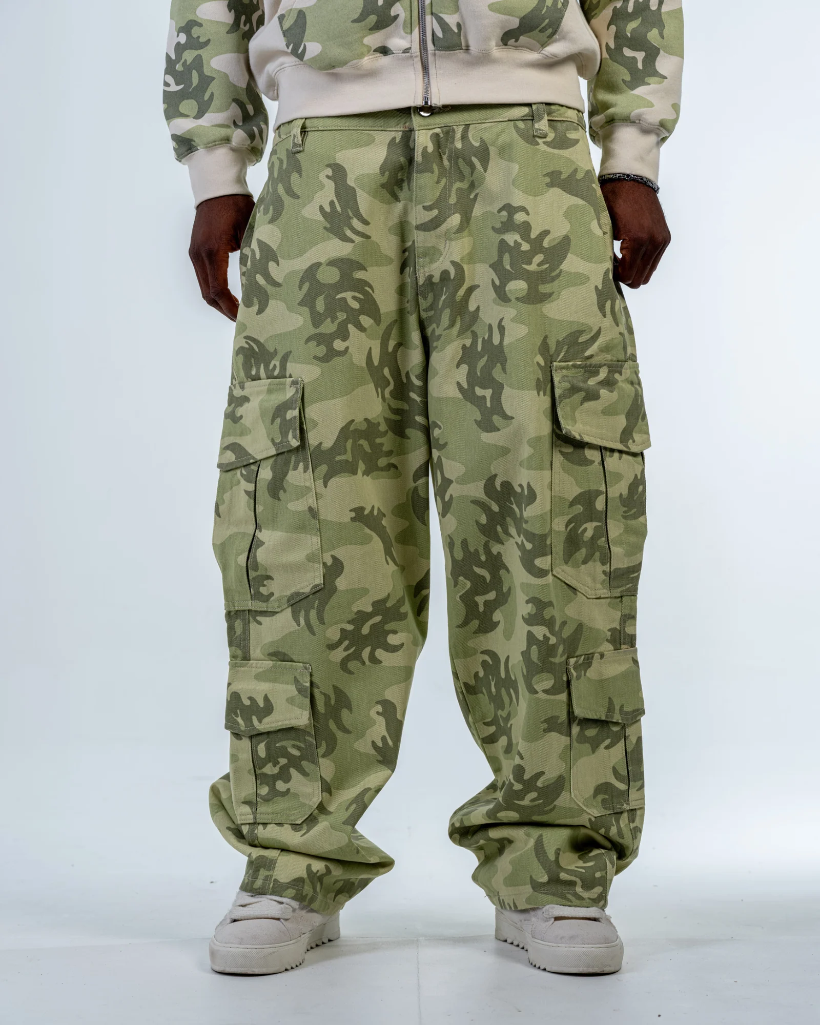 CAMO CARGO PANTS [MILITARY GREEN]