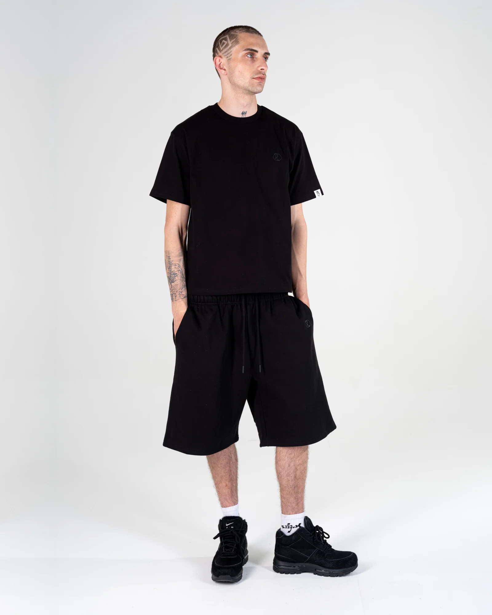 PREMIUM SHORT [BLACK]