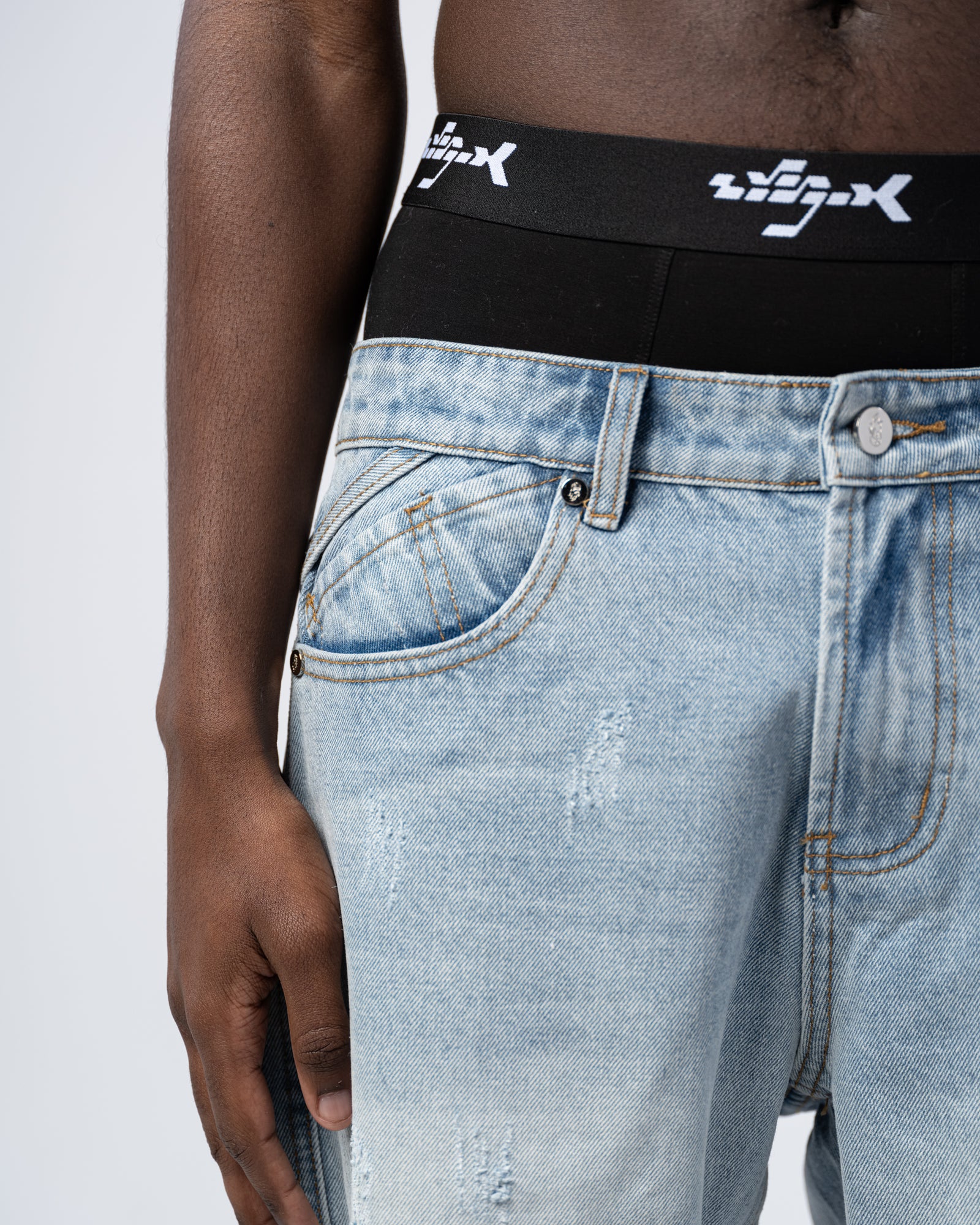 FLARE FIT ZIPPED JEANS [BLUE]