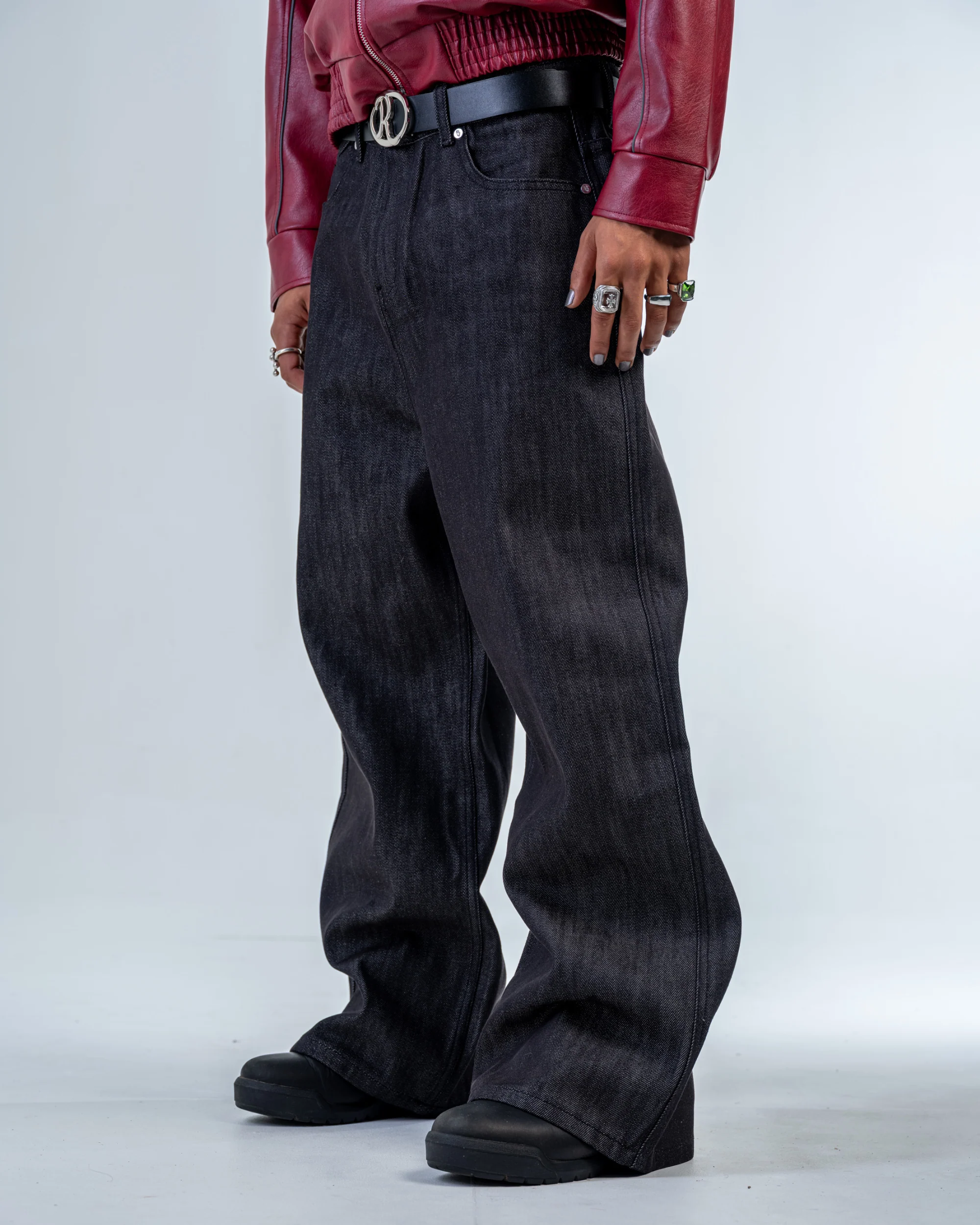 RAW DENIM JEANS [BLACK]