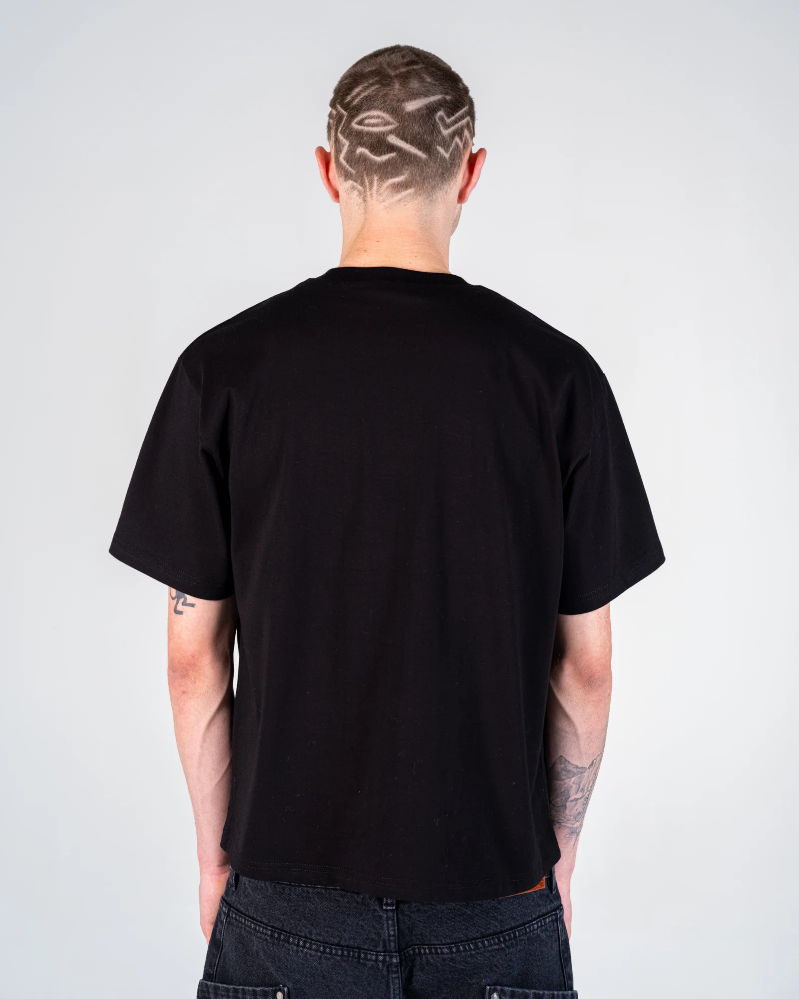 MUGSHOT TEE [BLACK]