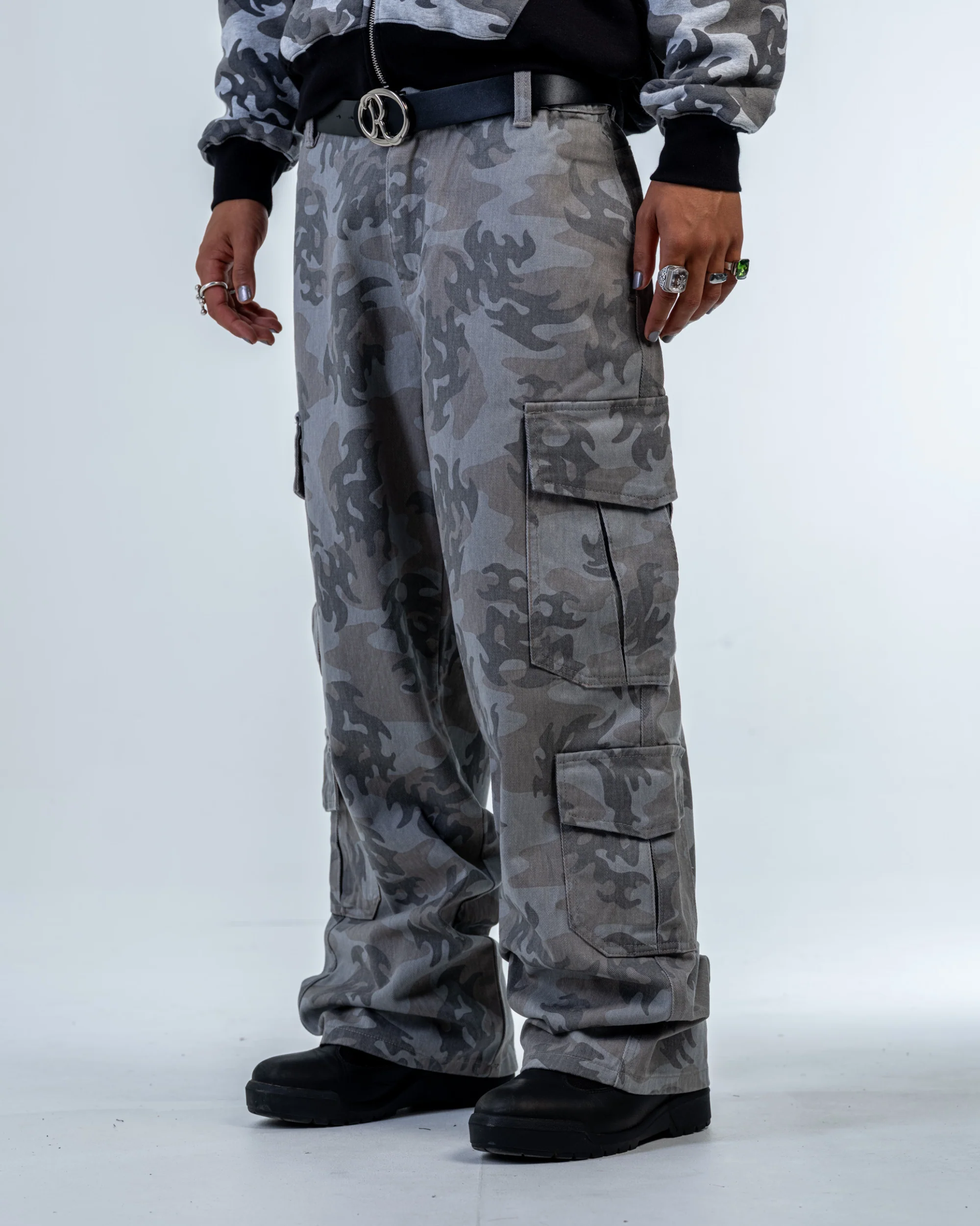 CAMO CARGO PANTS [BLACK]