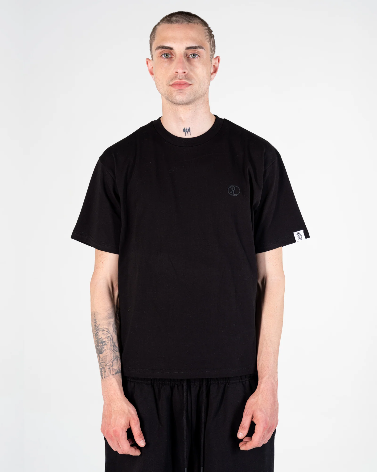 PREMIUM TEE [BLACK]
