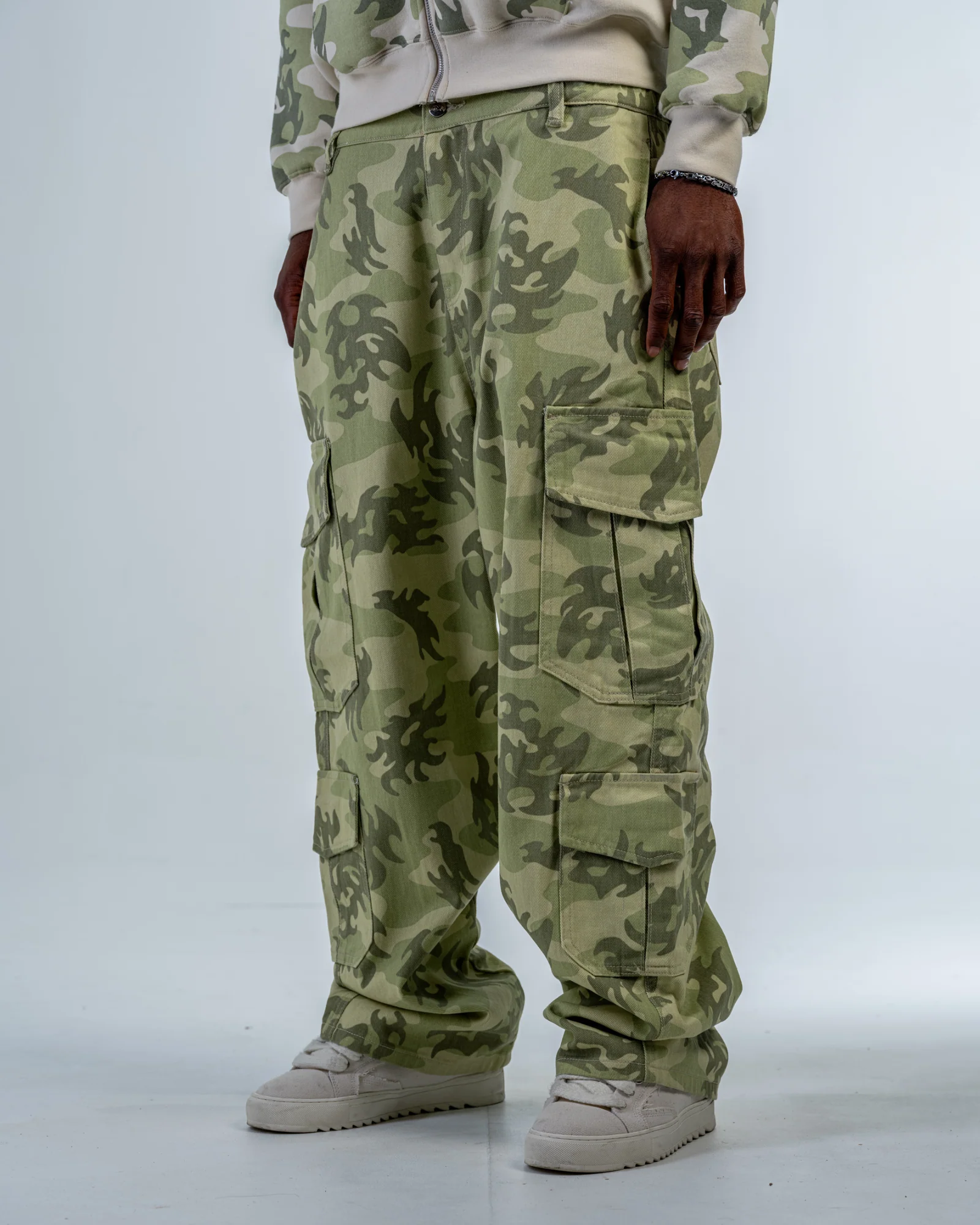 CAMO CARGO PANTS [MILITARY GREEN]