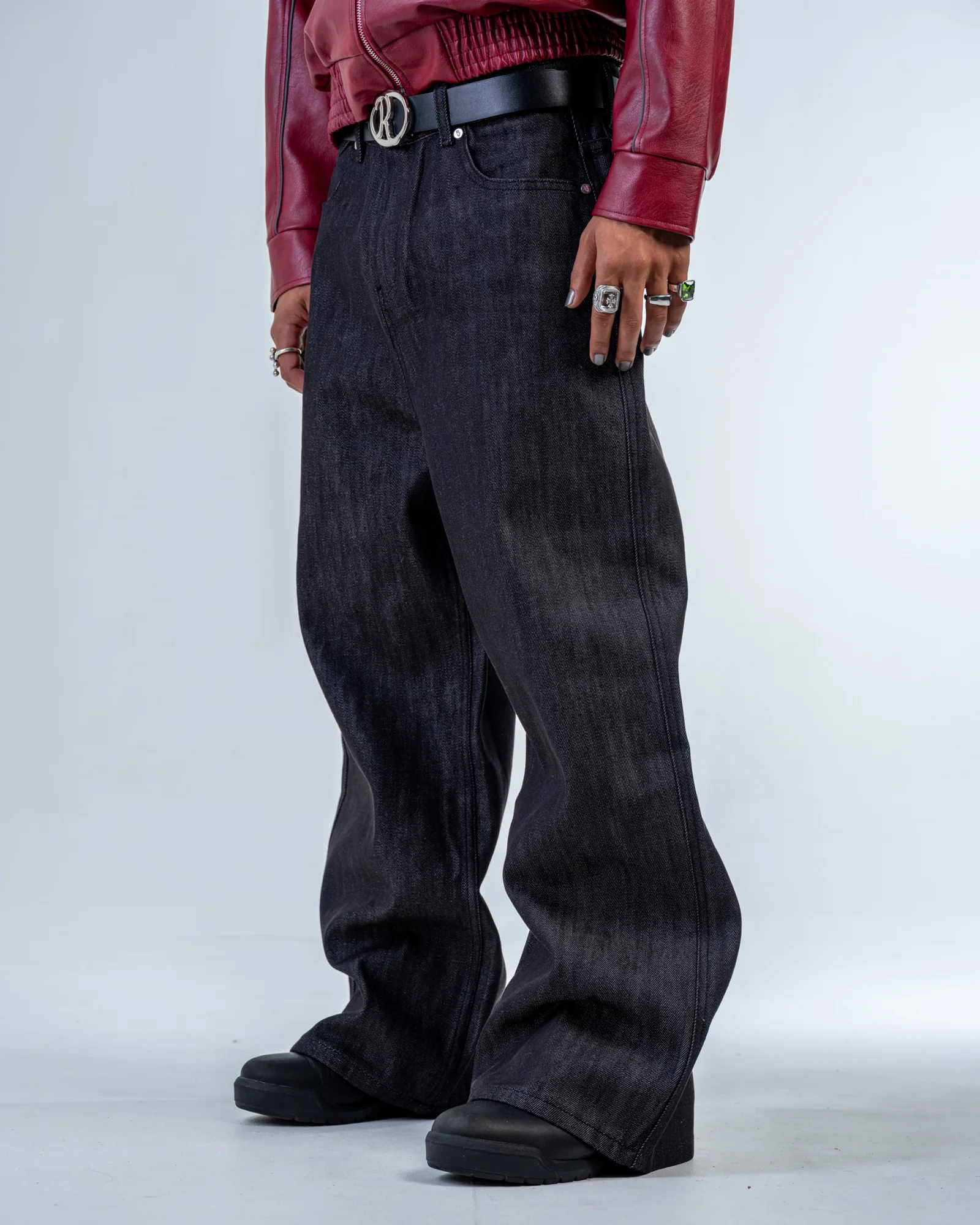 RAW DENIM JEANS [BLACK]