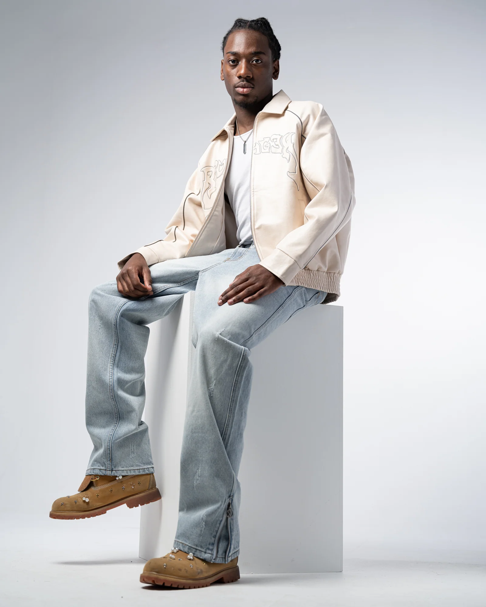 FLARE FIT ZIPPED JEANS [BLUE]