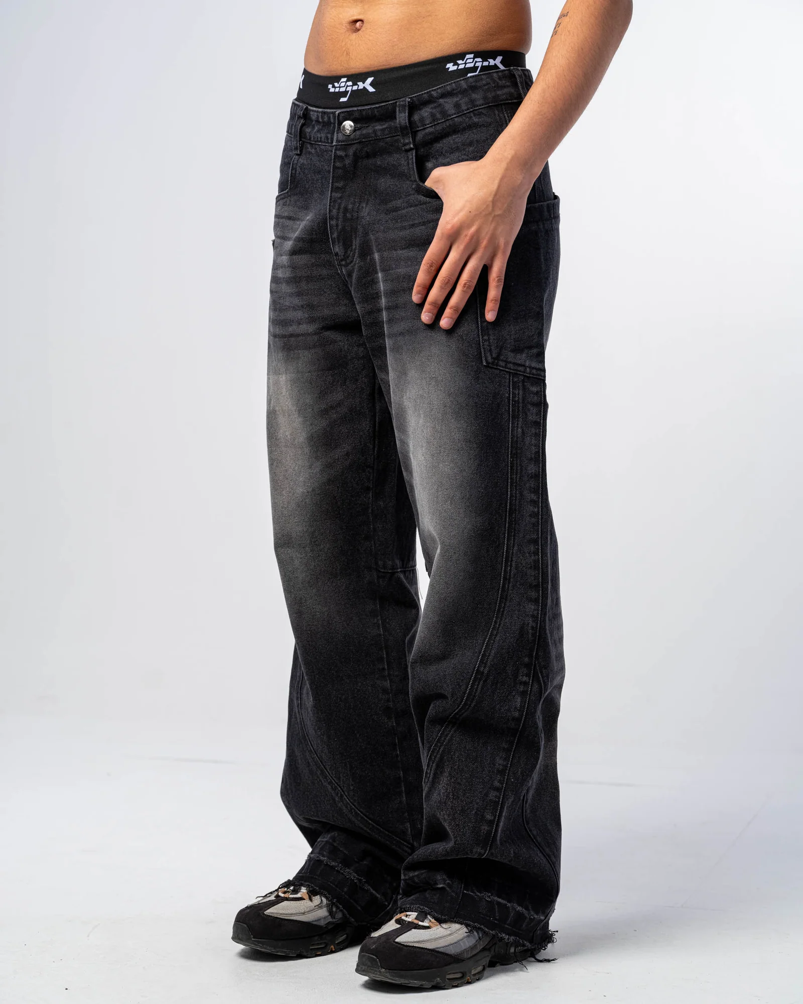 BAGGY FLARE JEANS [BLACK]