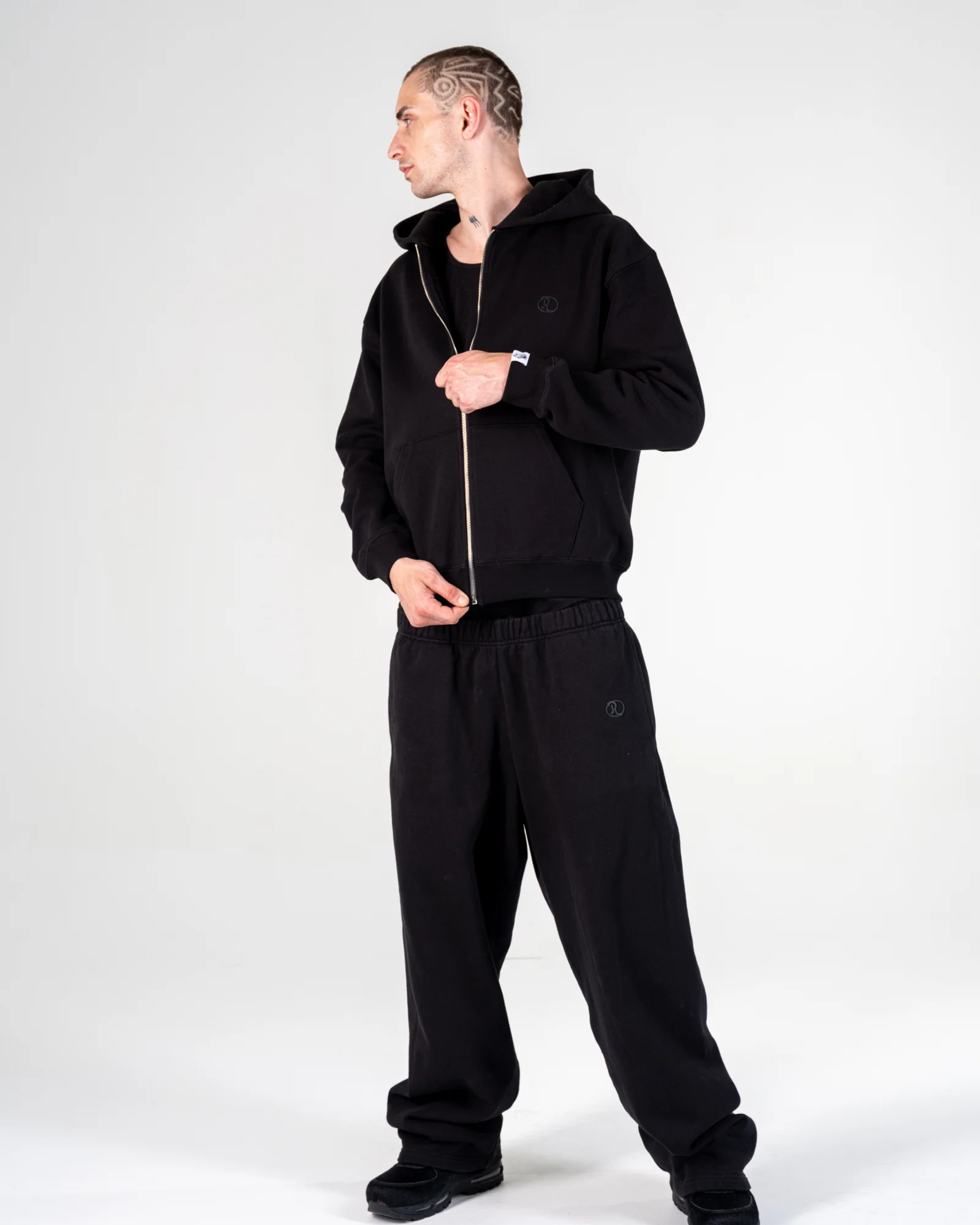 ZIP UP HOODIE [BLACK]